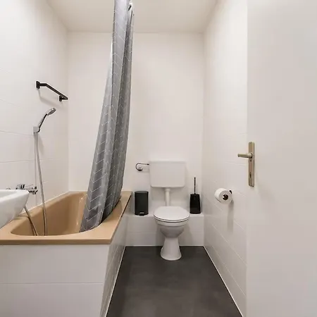 For 7, Lakes, Nature, Wi-fi & Free Parking